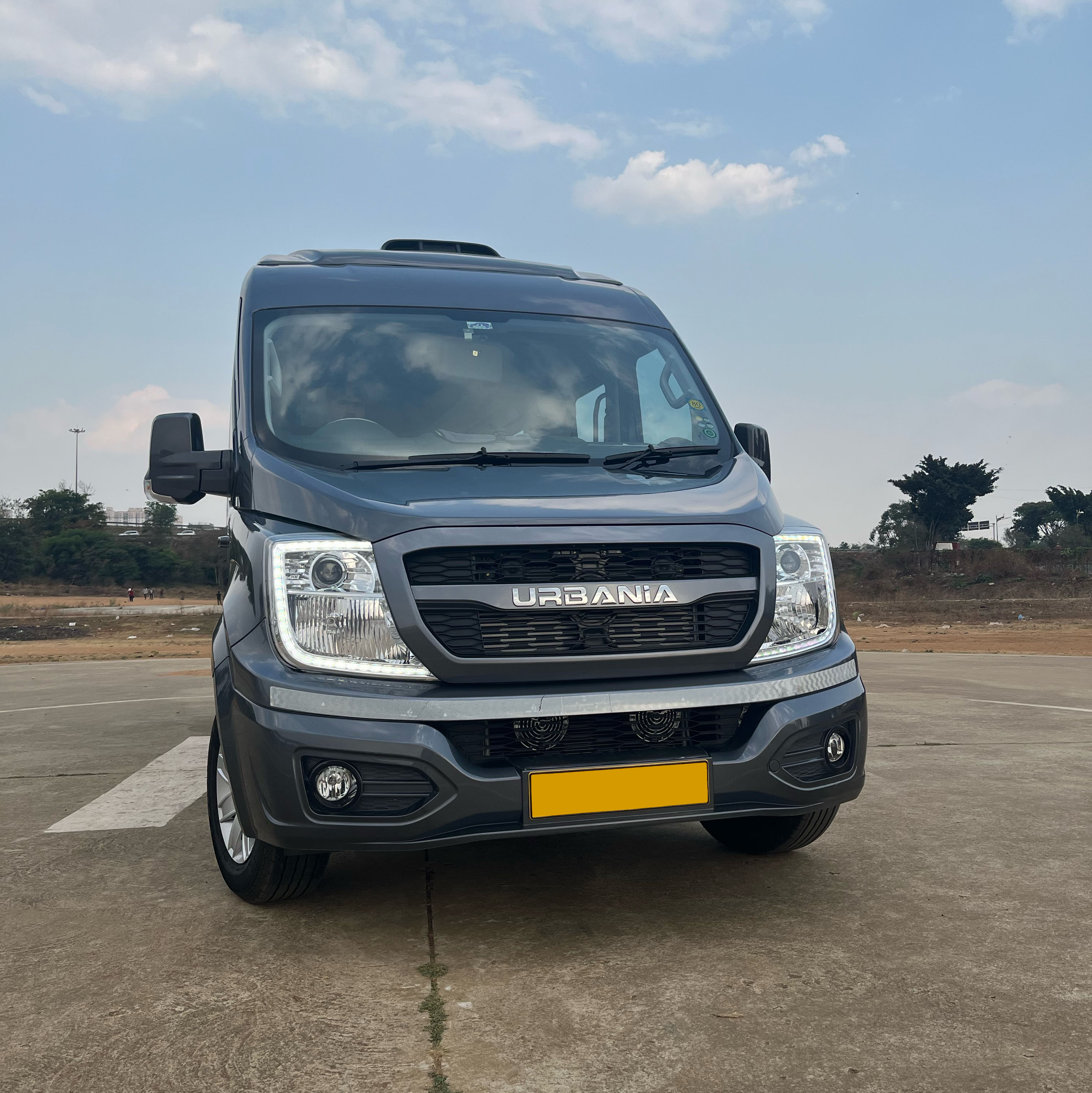 12 Seater Force Urbania Exterior